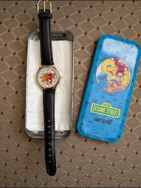 Vintage 1990's Sesame St. Elmo Fantasma Confetti Watch w/Original Tin